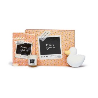 Makeup Revolution Friends Chandler Friday Night In Body Care Set: Eye Patches, Candle and Effervescent Bath Bomb